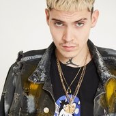 quien-es-marcianeke-conoce-al-cantante-urbano-del-momento-dimelo-ma-02_crop1632436976956.jpeg_412320734.jpeg