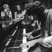 Shlomo Gronich performing at Mandy's club in Tel Aviv, 1971.