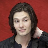 Ben_Barnes_red