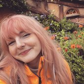 Lizzie at Hobbiton Movie Set!