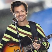 220923-harry-styles-hero_kajkdl.jpg