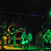 abrazo de tribu en melonio bar
