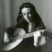 Sonia playing the lute