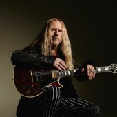 Jerry Cantrell.jpg