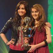 Holly-Anne Hull with Demi Lovato. Luckkyyyyy