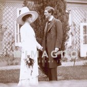 Das Hochzeitsfoto von Alban Berg und Helene Nahowski. Aus dem Nachlass Alban Berg. Photographie. 8.5.1911.