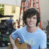 Charlie McDermott