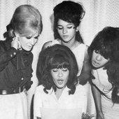 Ronettes and Dusty