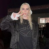✌️