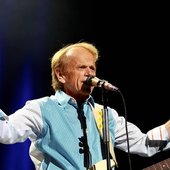 on stage in Sydney 2012 (with The Beach Boys)