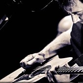 AppleShift - Martin Halet (Guitar & Lead Vocal) 