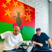 3 патриота переглядываются