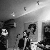 Hoang Anh with band 