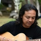 widi-widiana-senang-musisi-bali-makin-kreatif_m_187347.jpg