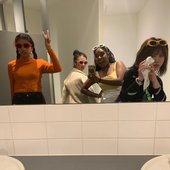 mirror selfie