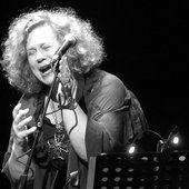 Sarah Jane Morris & Antonio Forcione - Compared to what - Sarah-Jane live-1.JPG