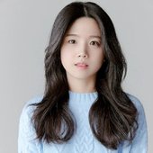 Ryu-Jihyun-fullBodyPicture.jpg