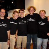 Wise Guys mit maßgeschneiderten T-Shirts