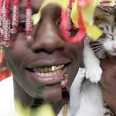 Lil boat with a lil cat
