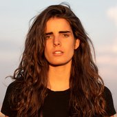Zóra, the Hungarian-American singer-songwriter