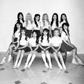 loona [+ +] b&w