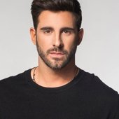 giorgos-livanis-efere-paniko-sto-stin-ygeia-mas-elione-tragoudontas-to-na-eisai-eftychismeni-video.jpg