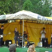 live zur \"Bunten Republik Neustadt\" 2012, Achims Trödelhof