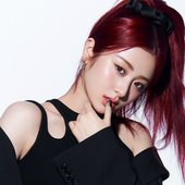 HUH-YUNJIN-x-MAC-Korea-for-Elle.jpg