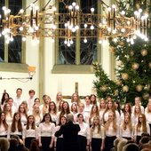 Der Bielefelder Kinderchor in der Bartholomäuskirche.jpg