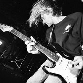 kurt cobain live playing