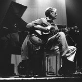 derek-bailey-zurich-49344-guitar-original-photograph.jpg__960x0_q85_subsampling-2_upscale.jpg