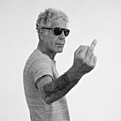 Anthony Bourdain (middle finger).jpg