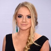 danielle-bradbery-2014-cma-awards-in-nashville_1.jpg