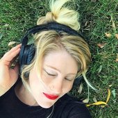 1490939534_0.792810041763918_shaley_headfones.JPG