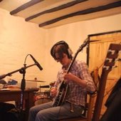 Nick Hemming recording banjo