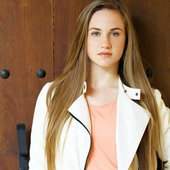 Abigail Duhon Headshot