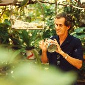 Pedro Sorongo pesquisando sons em Santa Teresa, RJ