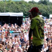 Tenny Ten aka 10Shott performing infront of the massive audience