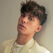 Italian singer Dennis, previously known as "Deddy"