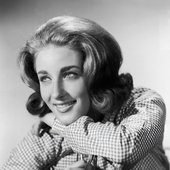 lesleygore4