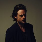 blogFatherJohnMisty_2017_promo_12_GuyLowndes_3840x5760_300.jpg