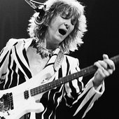 Chris-Squire-iso-bass-track-roundabout.jpg