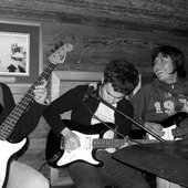 Presentación semi-acústica en pub Vagón.
