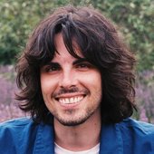Elliot Roberts.jpg