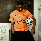 J’ai la chance d’avoir créé mon maillot pour #FC25, merci @nikeparis et @easportsfcfr pour l’opportunité.jpg