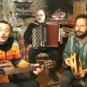 TRIO MUTANDA performing "La Terza Dose"