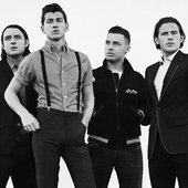 arcticmonkey-brits2014.jpg