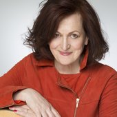 Barbara-Dickson-Seated-2016-CREDIT-Brian-ArisCROPPED[1].jpg