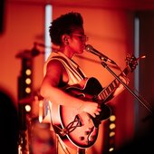Quel honneur et quel privilège d’avoir clôturer la première soirée de @fortituderecords_ avec la talentueuse @claudiaisakimusic   Toi aussi, tu veux apprendre à mieux la connaître  Alors, on te propose de la rencontre.jpg