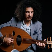 Mahmoud-Chouki-with-oud.jpg
